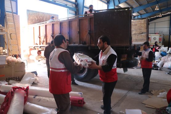 ارسال چهار محموله کمک های مردم رفسنجان به مناطق زلزله زده کرمانشاه + عکس