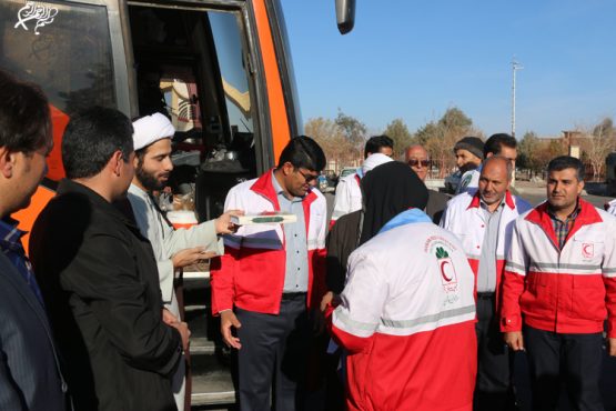 اعزام کاروان پیام آوران مهربانی با حضور تیم سحر و هنرمندان رفسنجان به کرمانشاه / تصاویر