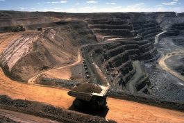 استخراج ۳۵ میلیون تن سنگ سولفور از معادن سرچشمه و میدوک کرمان / تصاویر