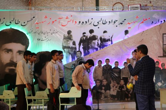 اولین یادواره دانش آموزی شهیدان طالبی زاده در رفسنجان برگزار شد / تصاویر