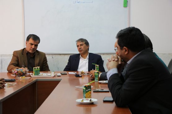 جلسه هم اندیشی نمایندگان کارگران در رفسنجان با نماینده مجلس / تصاویر