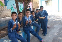 روز جهانی تخم مرغ بهانه ای برای دیده شدن مدرسه شهید مکرمی رفسنجان / عکس