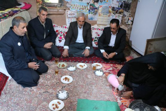 دلجویی خادمین مسجد مقدس جمکران در رفسنجان از خانواده های شهید مدافع حرم / عکس