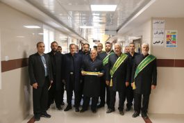 خادمین افتخاری مسجد مقدس جمکران به ملاقات بیماران در بیمارستان رفسنجان رفتند / عکس