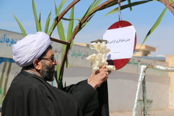 نواخته شدن زنگ نیکوکاری در مدارس رفسنجان با شعار عیدی برای همه / تصاویر