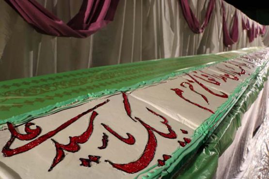 بزرگترین کیک میلاد امام زمان(عج) در رفسنجان توزیع شد / تصاویر