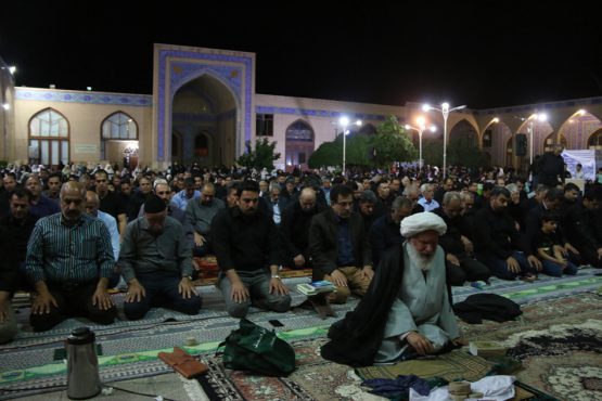 احیاء شب بیست و یکم ماه رمضان در مساجد و تکایای رفسنجان / گزارش تصویری