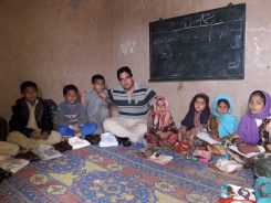 عهدی که معلم رفسنجانی با محرومیت دانش آموزانش بست + عکس