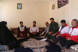 مسئولان رفسنجان به مناسبت هفته دفاع مقدس به دیدار خانواده های شهدا رفتند/ تصاویر