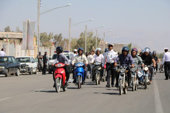 رژه موتور سواران قانونمند در رفسنجان/ عکس