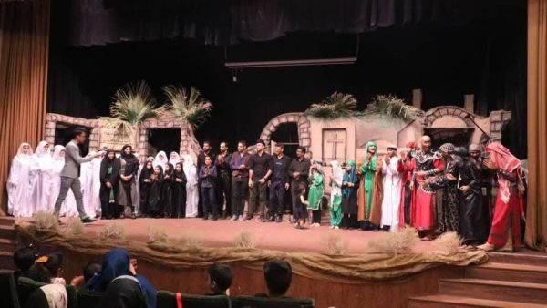 اجرای تئاتر”خورشید کاروان “در رفسنجان / تصاویر