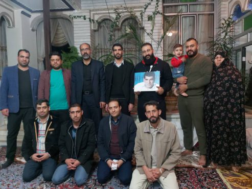 دیدار خادمین شهدای رفسنجان با خانواده شهید حسن رویگر+ عکس