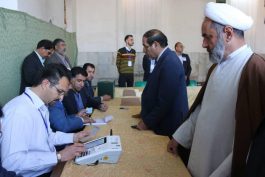 مسئولین رفسنجان در اولین دقایق رای خود را به صندوق انداختند/ عکس