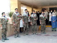 اجرای سرود دانش آموزان بسیجی در بیمارستان رفسنجان برای قدردانی از مدافعان سلامت/ تصاویر