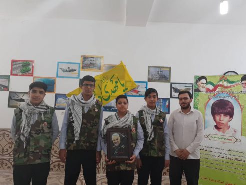 اجرای سرود دانش آموزان بسیجی رفسنجان برای حمایت از مردم فلسطین