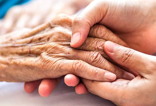 توصیه های معاون بهداشت وزارت بهداشت برای مراقبت از سالمندان در روزهای کرونایی