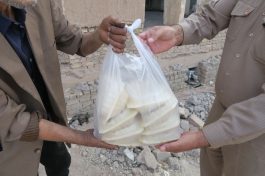 توزیع ۱۰۰۰ پرس غذای گرم به مناسبت شب قدر بین نیازمندان رفسنجان+ تصاویر