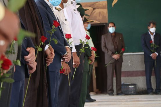گلباران قبور شهدای رفسنجان به مناسبت سالروز فتح خرمشهر + تصاویر