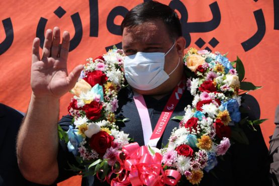 استقبال از نائب قهرمان پارالمپیک در رفسنجان + عکس و فیلم