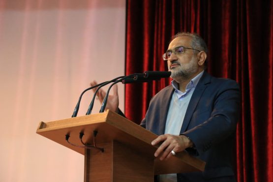 فروش نفت تا اسفندماه به میزان قبل از تحریم ها می رسد/ دولت در شرایط سختی به سر می برد