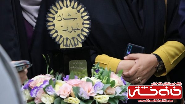 اهدای اولین نشان غیرت در رفسنجان به مدیریت شهر بستنی