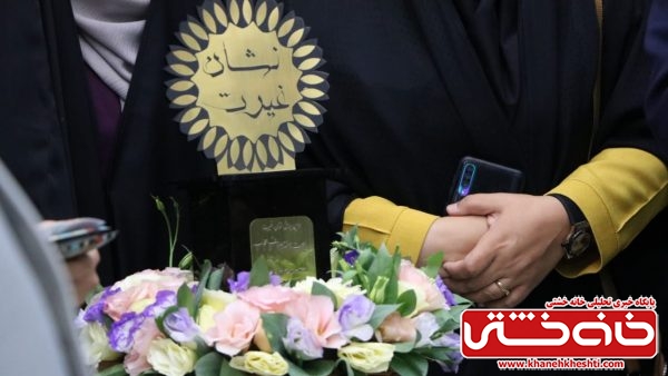 اهدای اولین نشان غیرت در رفسنجان به مدیریت شهر بستنی