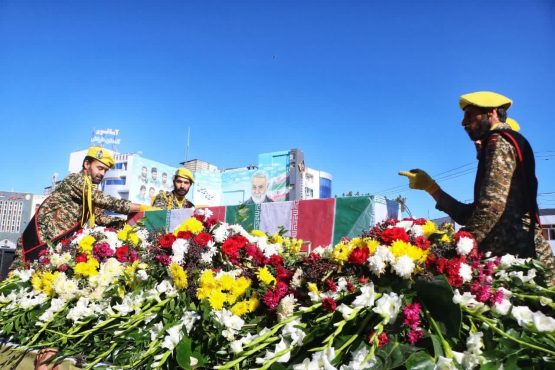 مردم رفسنجان شهید گمنام را تا روستای ناصریه بدرقه کردند + عکس