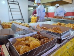 پخت زولبیا و بامیه ماه مبارک رمضان در رفسنجان