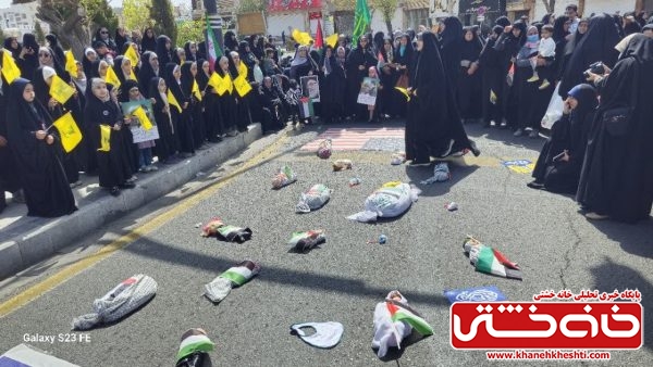 <span style='color:#a2a2a2;font-size:12px;'>ویدئو؛</span><br/>حرکت نمادین کفنهای کودکان غزه در میدان بسیج رفسنجان + فیلم