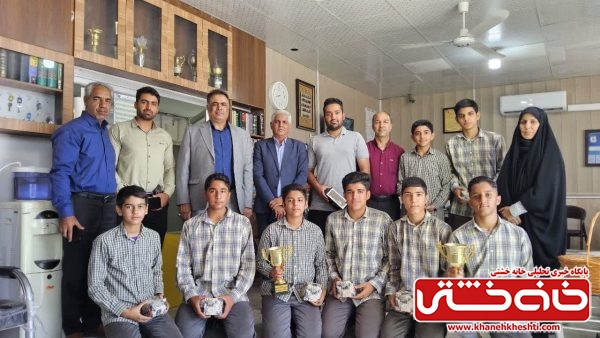 تقدیر از دانشآموزان طلایی دبیرستان شاهد رفسنجان در مسابقات استانی