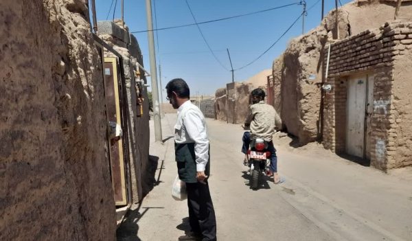 خدمترسانی خادمین رضوی در رفسنجان همزمان با دهه کرامت؛ توزیع ۱۱۲ بسته حمایتی بین خانوادههای نیازمند