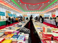 <span style='color:#a2a2a2;font-size:12px;'>یادداشتی از نمایشگاه کتاب سرچشمه دانایی در رفسنجان:</span><br/>فرش قرمزی برای کتابخوانان با عطر گل های تازه