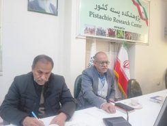 استفاده بی‌رویه و نابحا از ماشین‌آلات سنگین در باغات پسته، خاک را فشرده و عملکرد درختان را کاهش می‌دهد