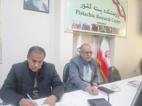 استفاده بی‌رویه و نابحا از ماشین‌آلات سنگین در باغات پسته، خاک را فشرده و عملکرد درختان را کاهش می‌دهد