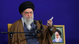 <span style='color:#a2a2a2;font-size:12px;'>رهبر انقلاب:</span><br/>نامه آیت‌الله میلانی در حمایت از امام یک سند تاریخی است