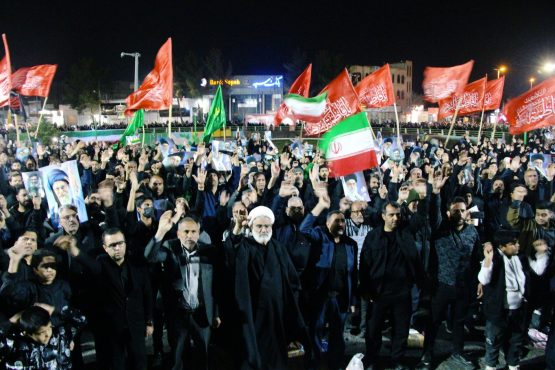 <span style='color:#a2a2a2;font-size:12px;'>امشب صورت گرفت؛</span><br/>اجتماع مردم رفسنجان در سوگ رهبر شهید