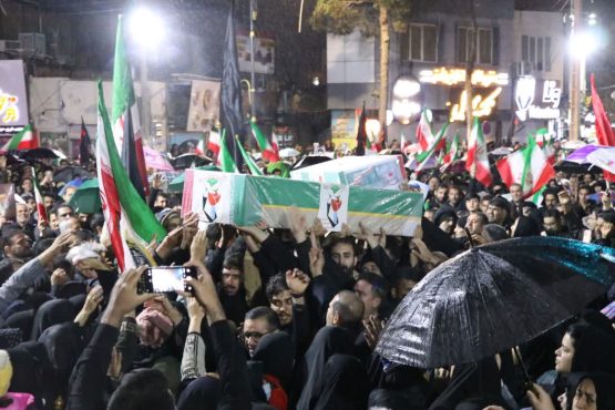 <span style='color:#a2a2a2;font-size:12px;'>همزمان با سومین شب از اجتماع مردمی در رفسنجان؛</span><br/>پیکر شهیدان مدرسه شجره طیبه میناب تشییع شد