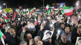 <span style='color:#a2a2a2;font-size:12px;'>گزارش تصویری؛</span><br/>میدان سلیمانی، غرق در نور و ارادت؛ شبی دیگر از قرار عاشقی مردم رفسنجان