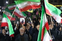 <span style='color:#a2a2a2;font-size:12px;'>گزارش تصویری؛</span><br/>شب بیست‌وپنجم؛ حضور دوباره شهروندان رفسنجان در تجمع میدان شهید سلیمانی