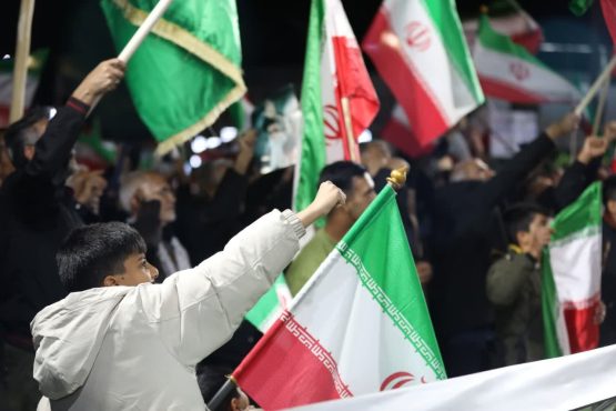 <span style='color:#a2a2a2;font-size:12px;'>گزارش تصویری؛</span><br/>بیست‌وهفتمین شب گردهمایی مردم رفسنجان در حمایت از نیروهای مسلح