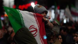 <span style='color:#a2a2a2;font-size:12px;'>گزارش تصویری؛</span><br/>میدان شهید سلیمانی، ایرانِ ایستاده را روایت می‌کند