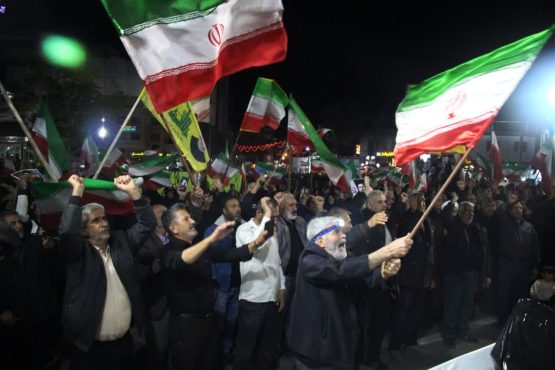 <span style='color:#a2a2a2;font-size:12px;'>گزارش تصویری؛</span><br/>۳۰ شب ایستادگی؛ خیابان‌ها همچنان در اختیار مردم