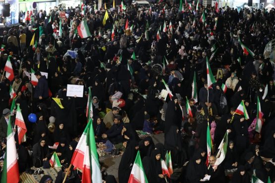 <span style='color:#a2a2a2;font-size:12px;'>گزارش تصویری؛</span><br/>شب چهل و سوم  گردهمایی مردم رفسنجان در حمایت از نیروهای مسلح