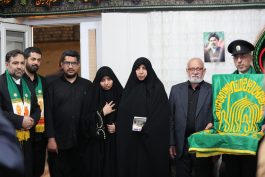 <span style='color:#a2a2a2;font-size:12px;'>گزارش تصویری؛</span><br/>حضور کاروان «زیر سایه‌ی خورشید» در منزل شهید بسیجی علی محققی