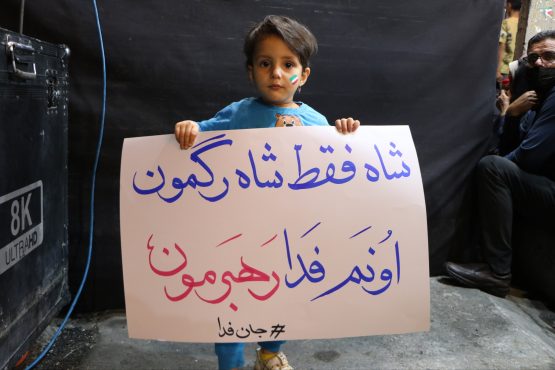 <span style='color:#a2a2a2;font-size:12px;'>گزارش تصویری؛</span><br/>خروش رفسنجان در شب پنجاه‌وهفتم؛ مردم یک‌دل برای سربازان وطن