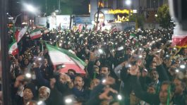 <span style='color:#a2a2a2;font-size:12px;'>گزارش تصویری؛</span><br/>شب چهل و دوم گردهمایی مردم رفسنجان در حمایت از نیروهای مسلح