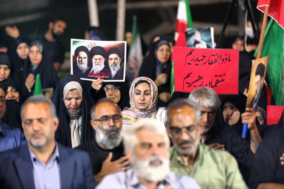 <span style='color:#a2a2a2;font-size:12px;'>گزارش تصویری؛</span><br/>هشتاد و پنجمین شب گردهمایی مردم رفسنجان در حمایت از نیروهای مسلح