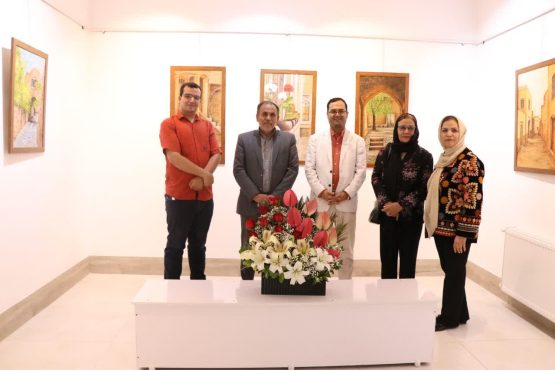 بازدید فرماندار ویژه رفسنجان از نمایشگاه نقاشی «کوچه دلتنگی»