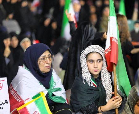 <span style='color:#a2a2a2;font-size:12px;'>گزارش تصویری؛</span><br/>نود و هشتمین شب گردهمایی مردم رفسنجان در حمایت از نیروهای مسلح