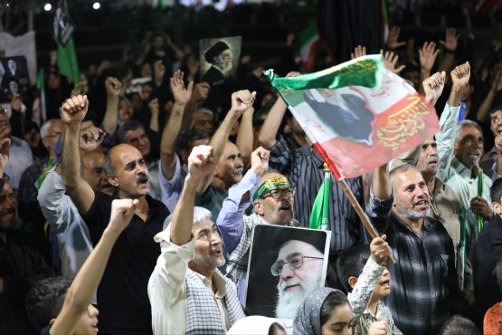 <span style='color:#a2a2a2;font-size:12px;'>گزارش تصویری؛</span><br/>صد و سومین شب گردهمایی مردم رفسنجان در حمایت از نیروهای مسلح